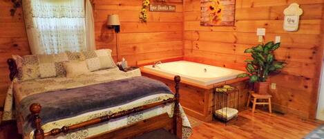 A Very Romantic Cabin Near Cades Cove! Bedside Jacuzzi for Two!