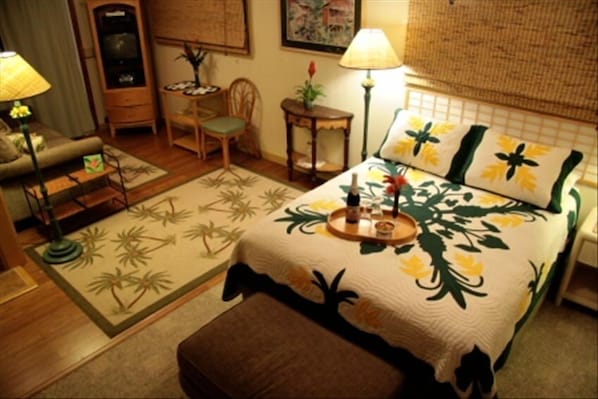 Queen Size Bed with Hawaiian Quilt