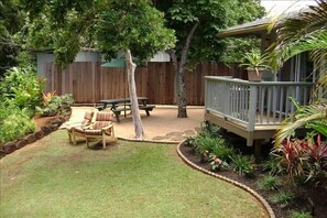  Private Courtyard with Tropical Landscape, Picnic Area, & Gas Grill