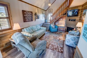 Mid-Level Great Room with Deck Access