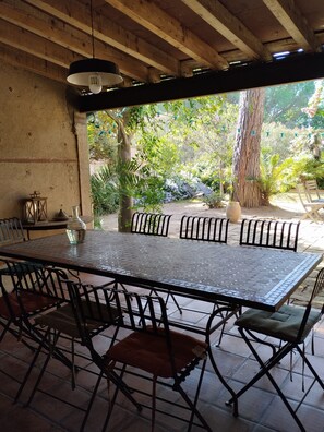 Outdoor dining