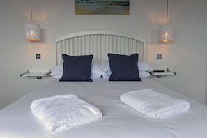 Luxury Cottage, Sea Views