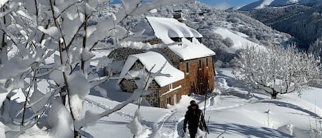 Maison de famille sous la neige ; vue côté Ouest  - 2 janvier 2021