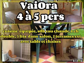 Chambre double, salon avec 2 lits simples, salle de bain, kitchenette, terrasse