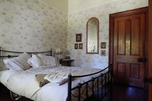 Rear bedroom