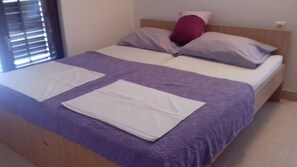 Schlafzimmer 1
