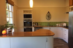 Open plan full kitchen - lovely surrounds to prepare meals. 