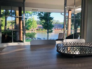 Dining Table with view of Lake Hamilton