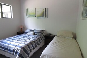 Middle bed room