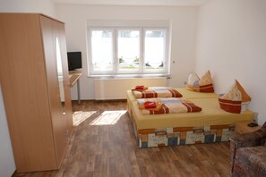 FW 1 - Komfort-Zimmer 1 mit Liegen verstellbar im Kopf und Beinbereich