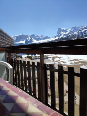 Vue depuis la terrasse en fin de saison ski