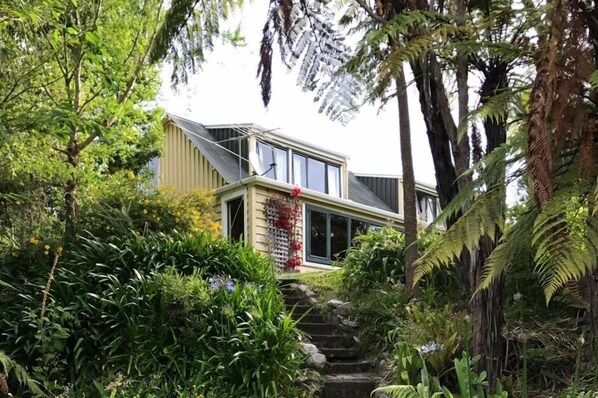 House from steps to the carriage