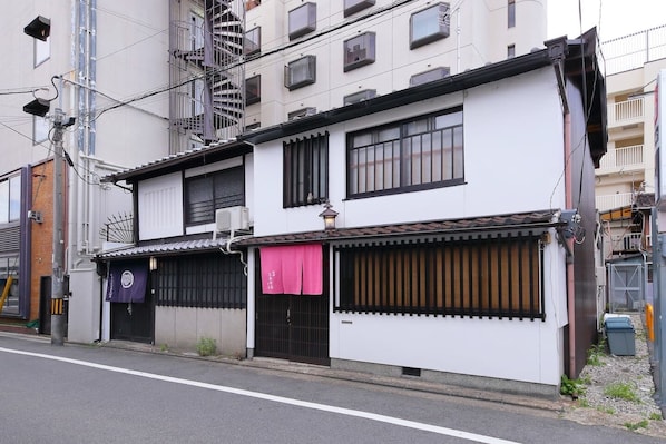 pink color Noren MACHIYA house since 140years ago.