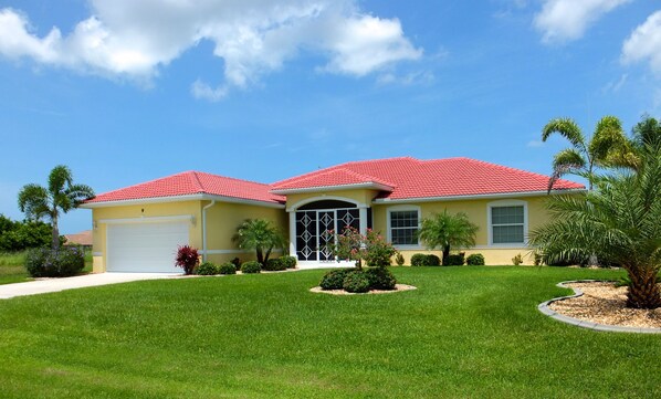 Front of the villa
