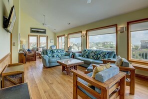 Top-Level Great Room with Deck Access