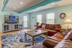 Mid-Level Great Room with Deck Access