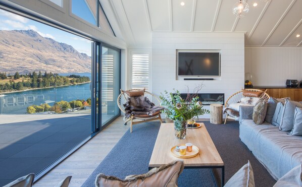 Kahurangi living room and views