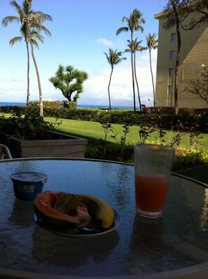 Breakfast on the lanai
