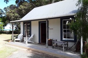 Cobwebs cottage
Riversdale Beach