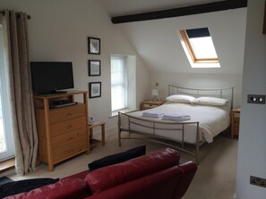 Kingsize Bed as well as an optional Z-Bed available on request.