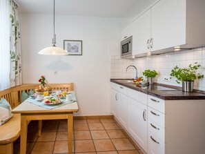 Ferienwohnung Glockenblume, bis 2 Personen, Obergeschoss, 45 qm-Küche