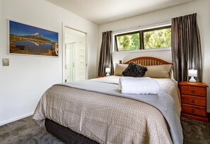 Main bedroom tv and ensuite  