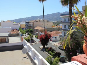 Frontaler Blick von der rechten Terrasse