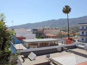 Frontaler Blick von der rechten Terrasse