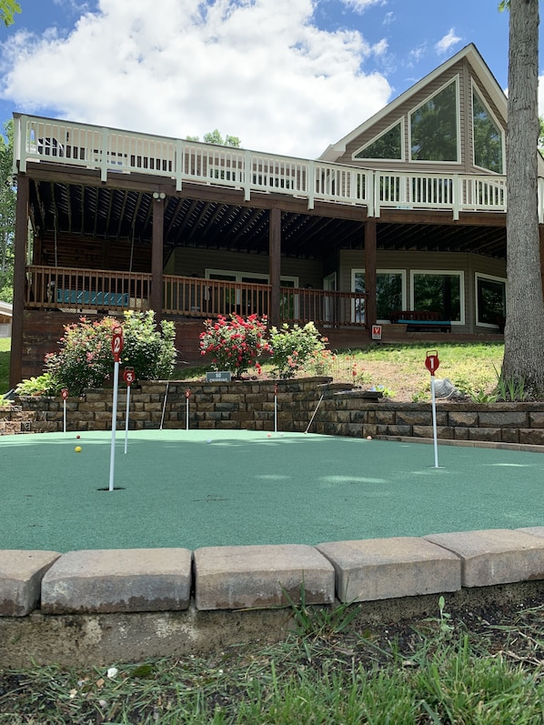 Enjoy mini-golf (15 x 28 feet) at a luxury waterfront lakehouse.