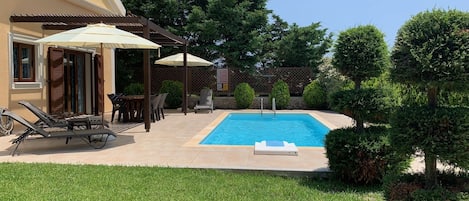 Private Pool & Garden