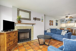Plenty of seating in the comfortable living area for family gatherings