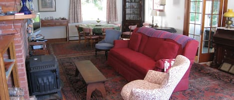 Living room with dining table in the rear.