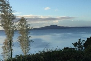 Coastal walkway - Rangitoto Island