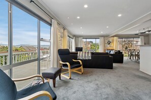 Dining/living room