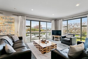 Dining/living room