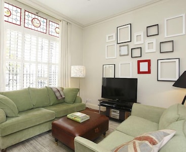 Your Place in Little Venice; Live like a Londoner just 15 Minutes from West End