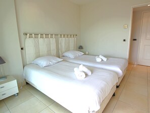 possibility of joining the beds to make a large one, on request