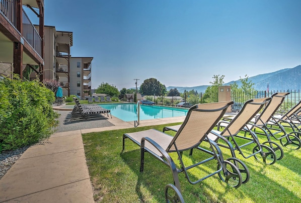Manson Vacation Rental | 3BR | 2BA | Stairs Required | 1,450 Sq Ft