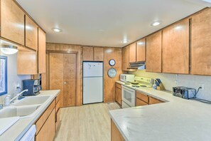Kitchen | Trash Bags & Paper Towels