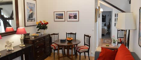 Livingroom with dining area.