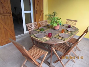 Outdoor dining