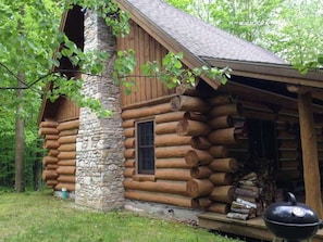 Beautiful log cabin on wooded lot