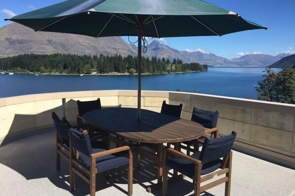 Balcony - Large outdoor deck