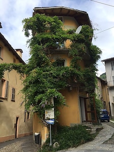 Malerische Residenz in der Altstadt von Varallo