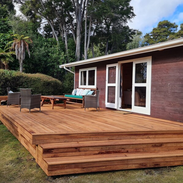 FRONT DECK