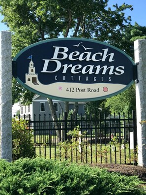 Entrance to the Beach Dreams community