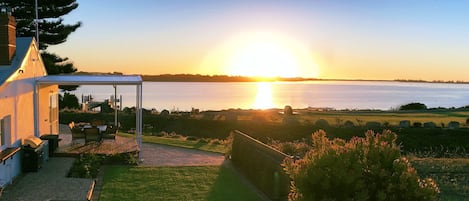 View of the Murray River from The Admiral Riverside Studios