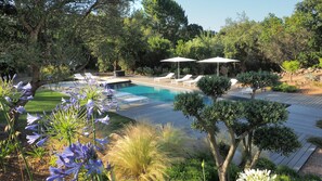 Piscine 14x4m plage immergée
