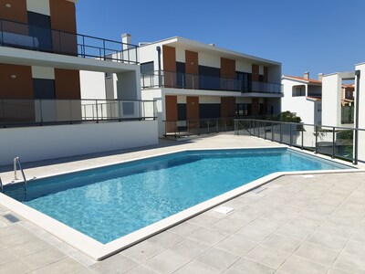 Nabaía, ground floor new apartment 7-9 pers. with sea view in Salir do Porto