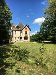 Family house with swimming pool in the heart of the "Sologne des Étangs"